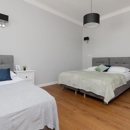 City Center Aparthotel Chmielna By Noclegi Renters Варшава Екстер'єр фото