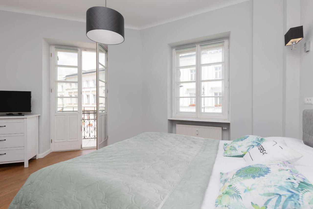 City Center Aparthotel Chmielna By Noclegi Renters Варшава Екстер'єр фото