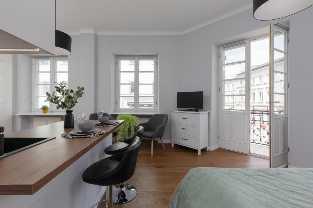 City Center Aparthotel Chmielna By Noclegi Renters Варшава Екстер'єр фото