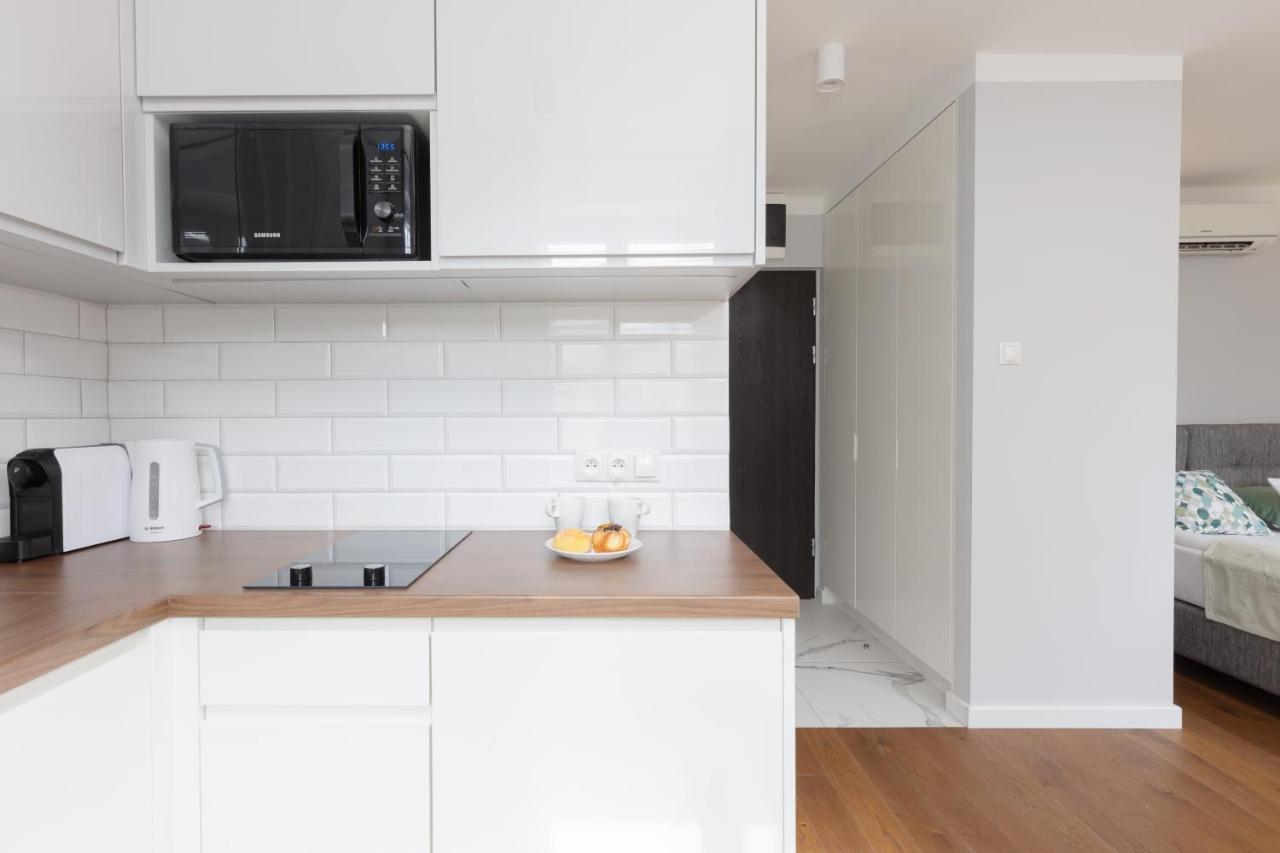 City Center Aparthotel Chmielna By Noclegi Renters Варшава Екстер'єр фото
