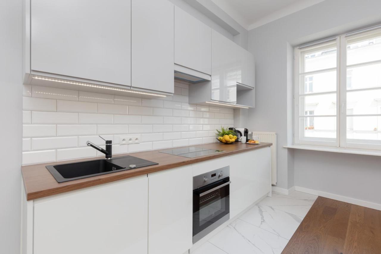 City Center Aparthotel Chmielna By Noclegi Renters Варшава Екстер'єр фото