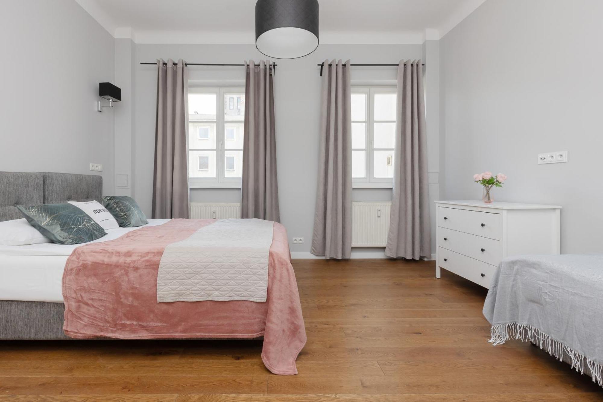 City Center Aparthotel Chmielna By Noclegi Renters Варшава Екстер'єр фото