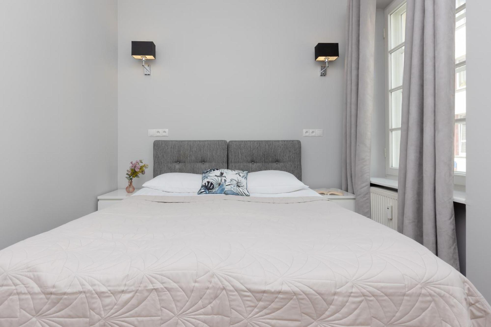 City Center Aparthotel Chmielna By Noclegi Renters Варшава Екстер'єр фото