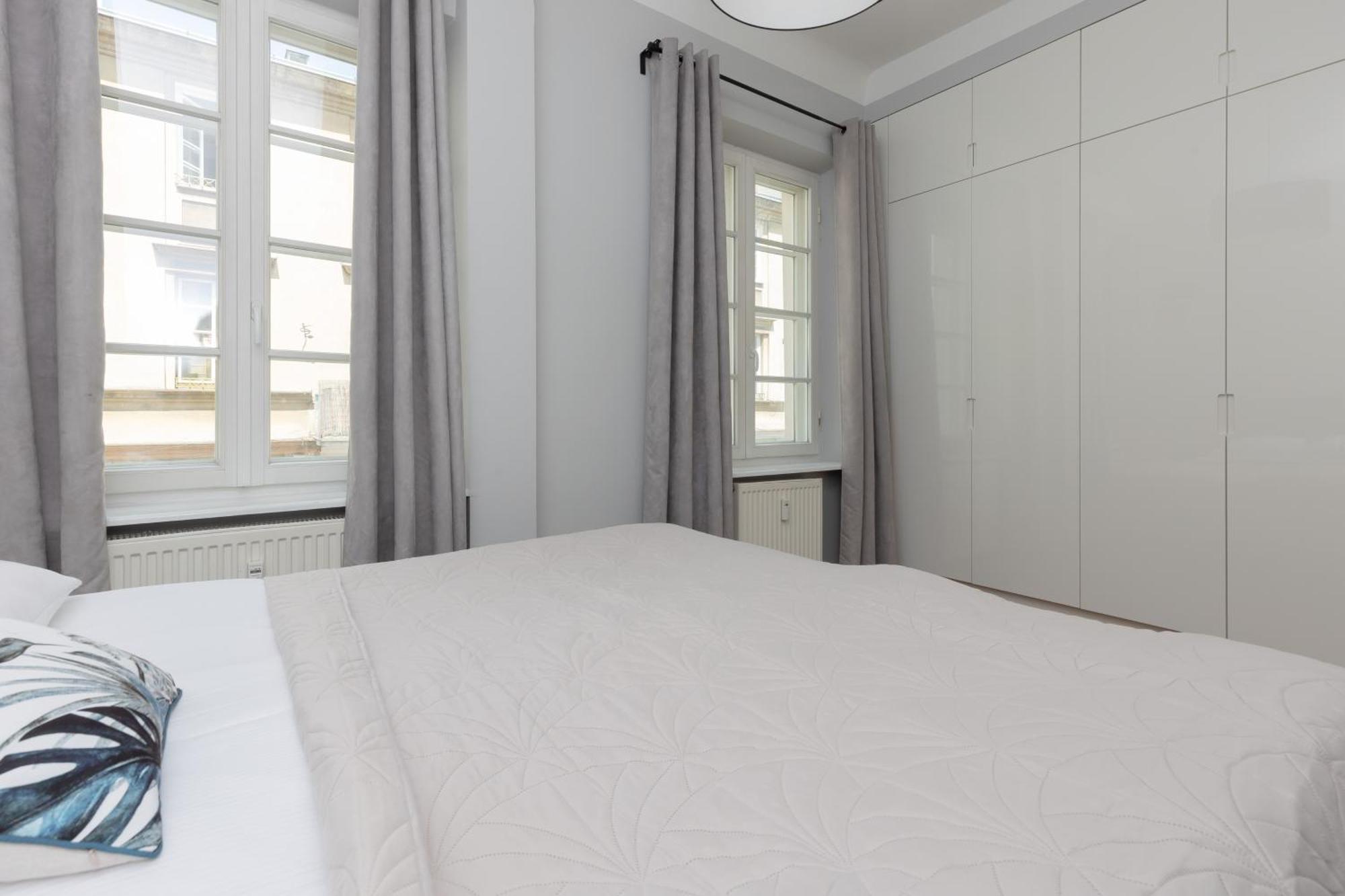 City Center Aparthotel Chmielna By Noclegi Renters Варшава Екстер'єр фото